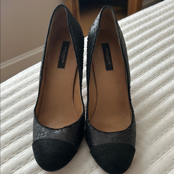 Ann Taylor Shoes - Ann Taylor Black Sequin black cloth toe heels💕